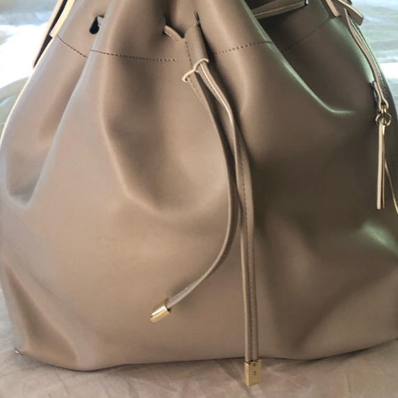 Vince Camuto large drawstring bucket bag - Picture 2 of 6
